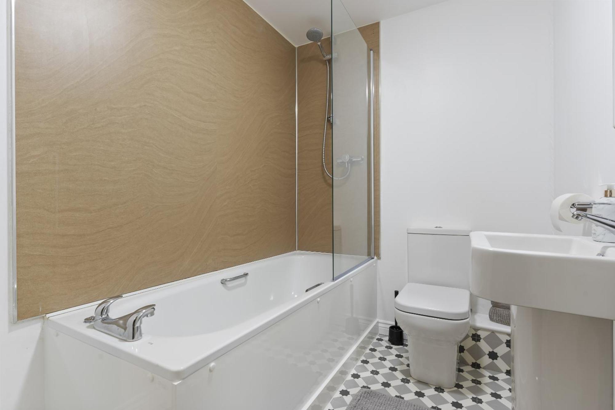 The Royal Lakeview * Peterborough