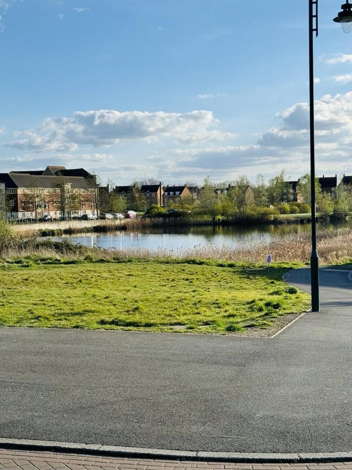 The Royal Lakeview * Peterborough