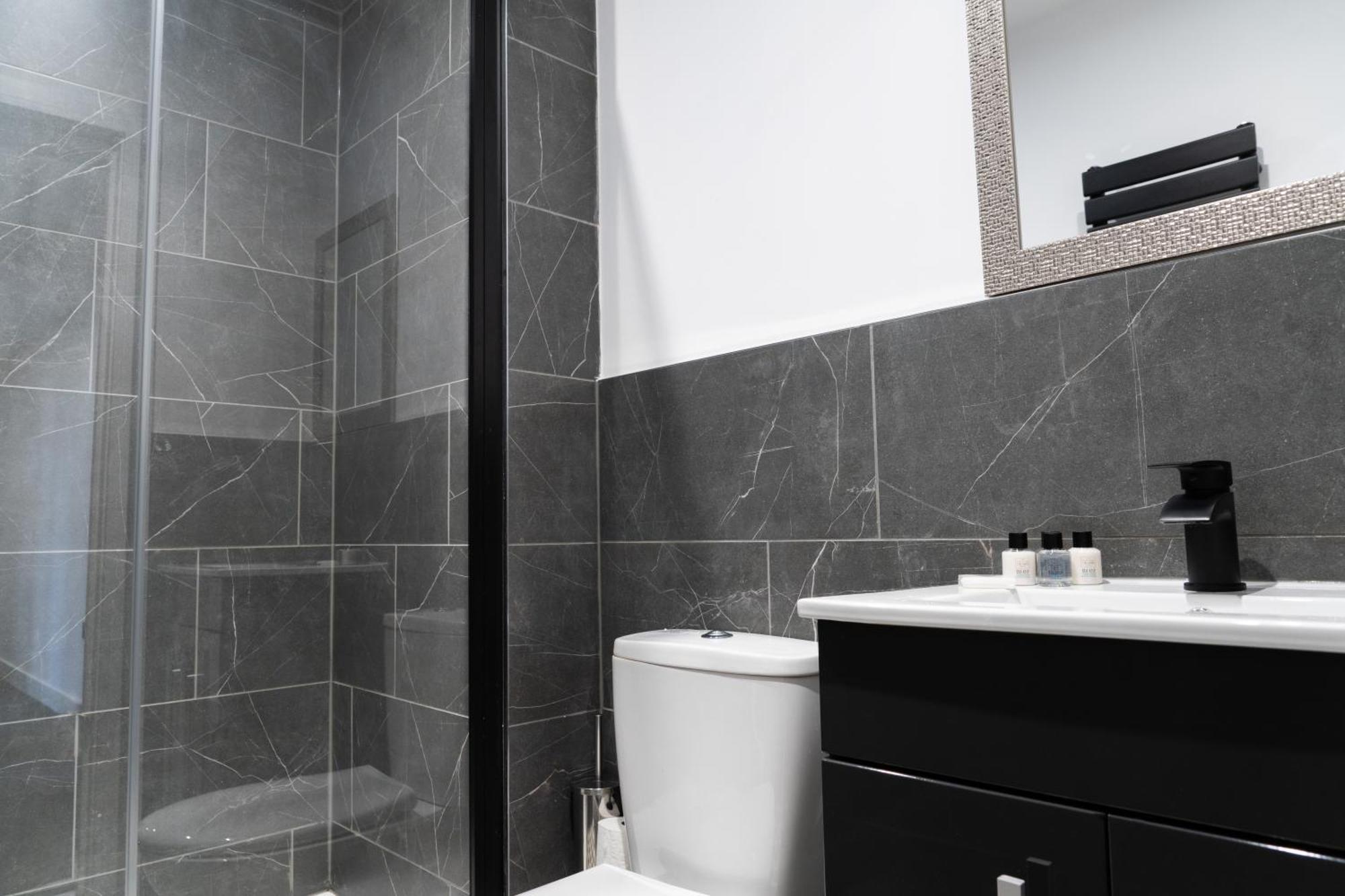 Superior 1-bed With 2 Sofa Beds Sleeps 6