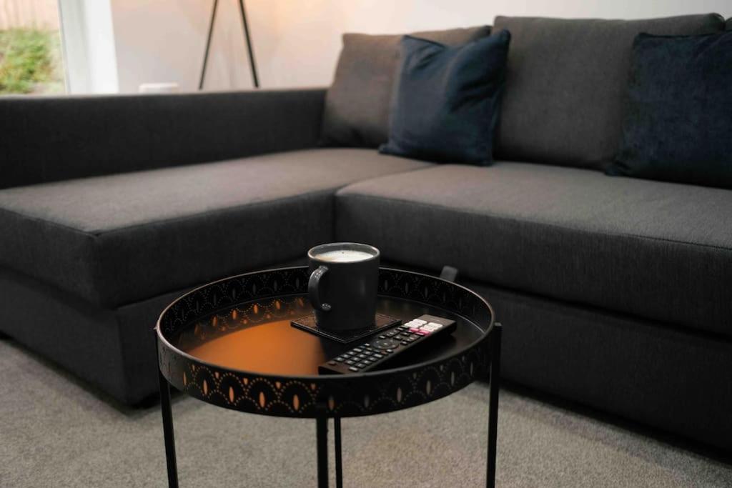 Close To Centre - Sleeps Up To 5, Perfect For Contractors With Private Secure Parking!