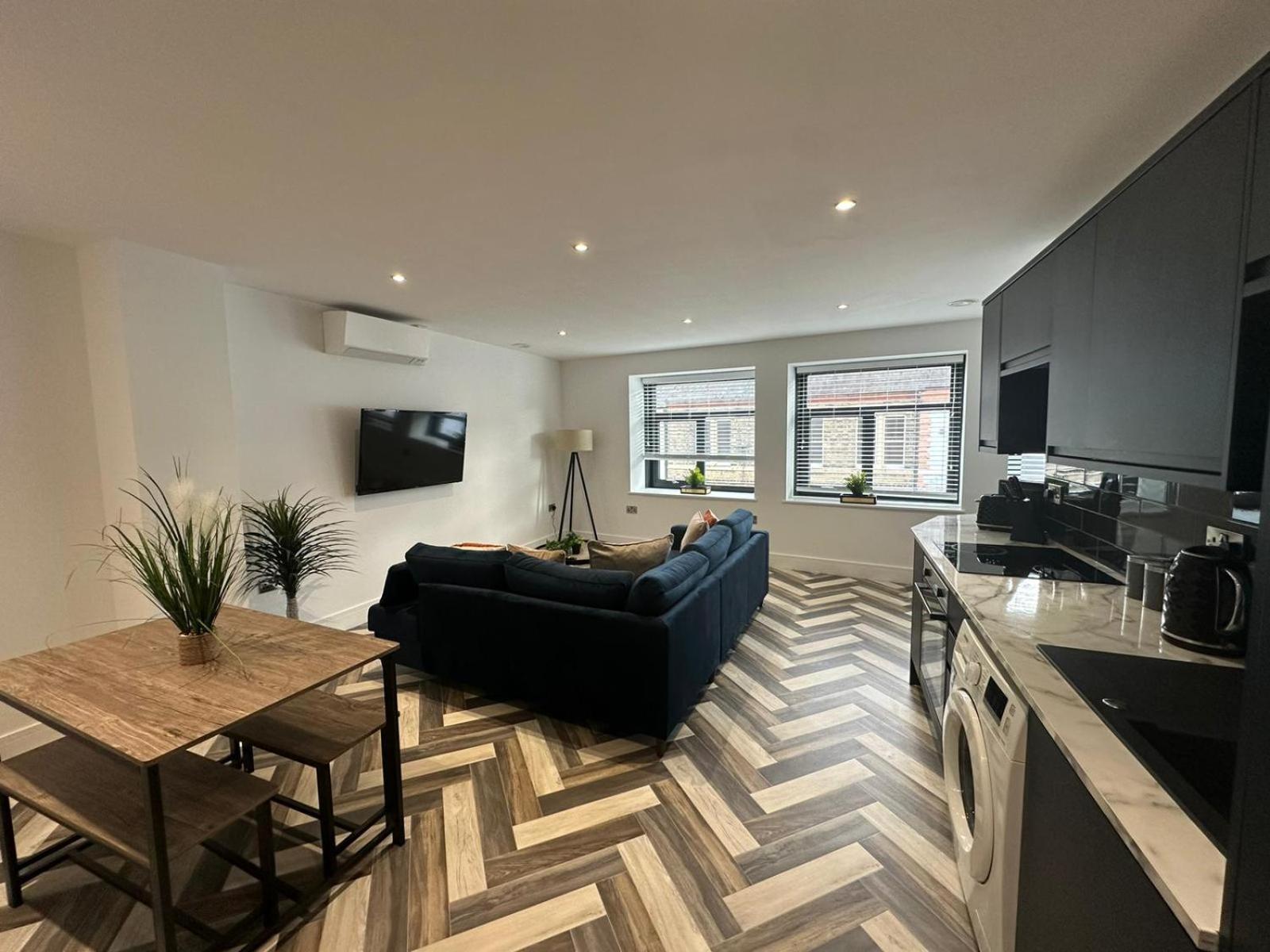 Kings Gate Apartment *