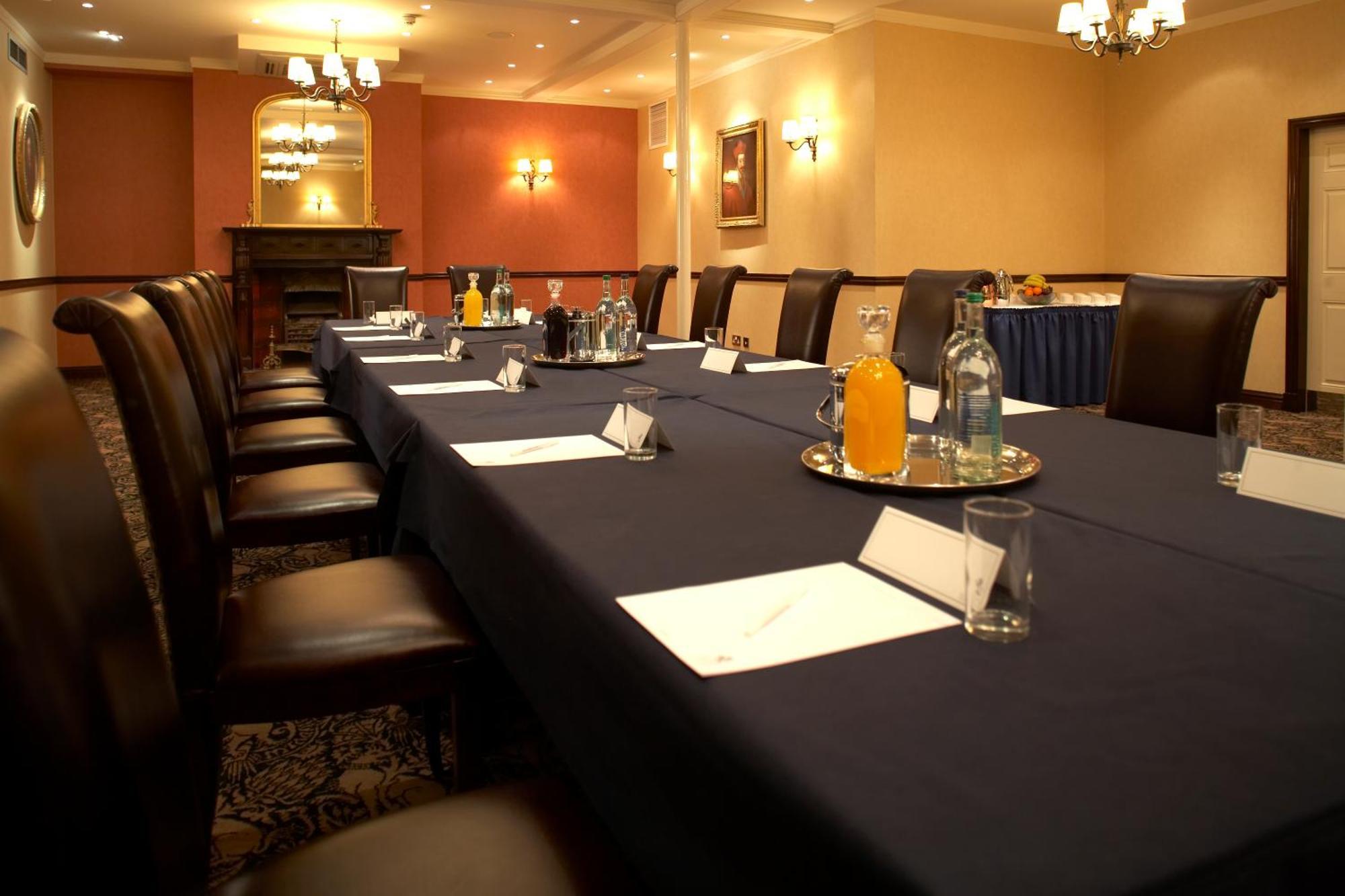 Hotel The Bull Hotel; Sure Collection By Western 4*