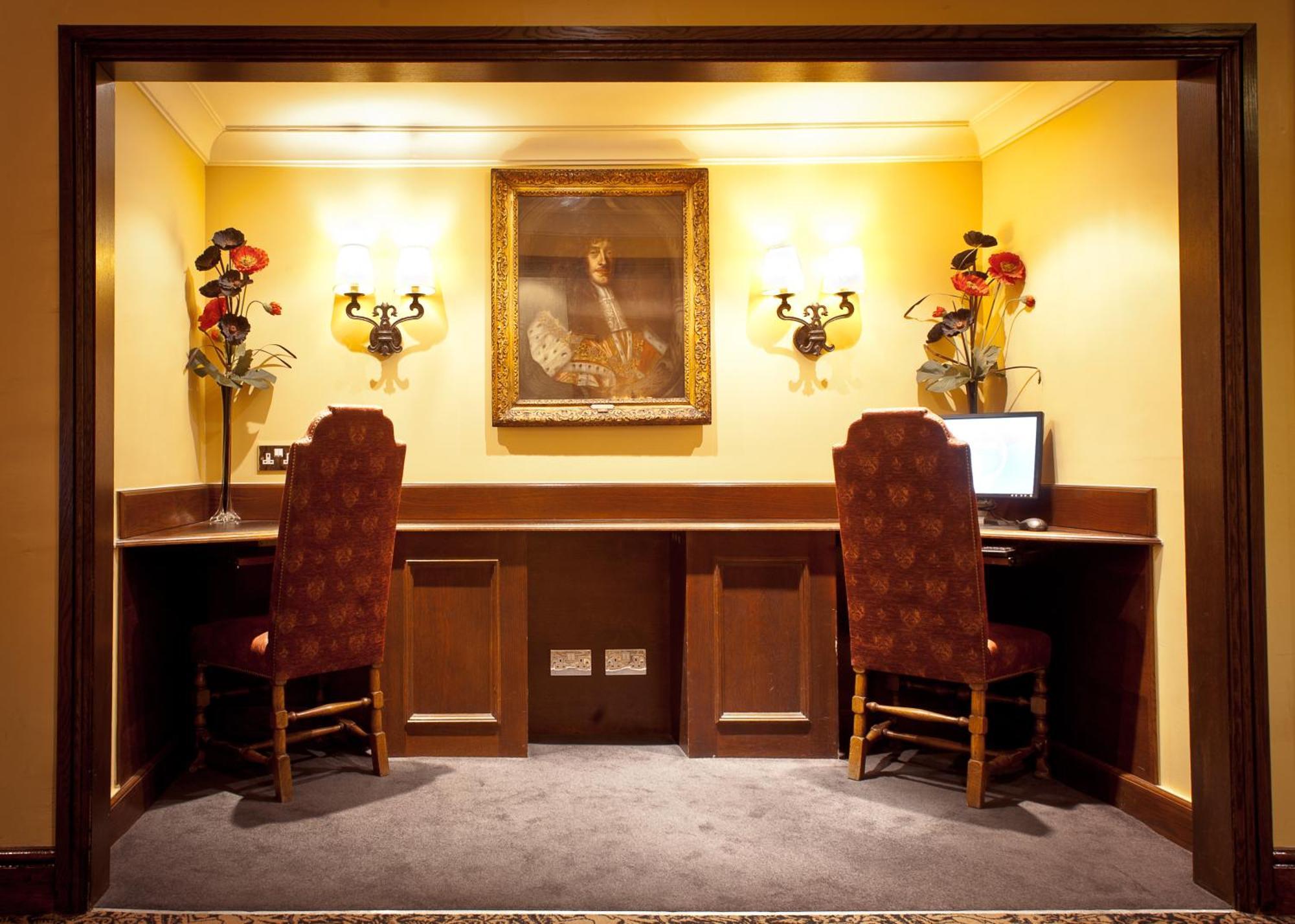 Hotel The Bull Hotel; Sure Collection By Western 4*