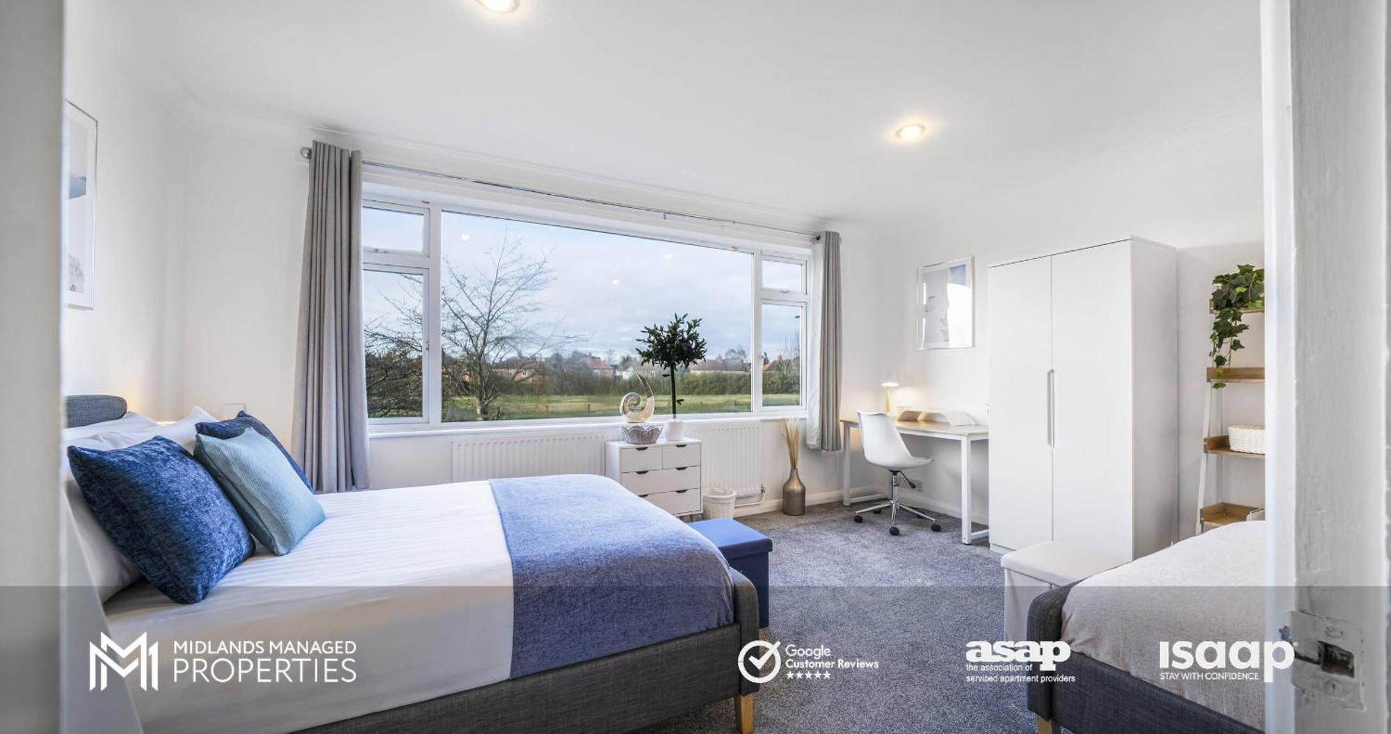 Apartment Modern Greenfield Townhouse: Edge Retreat Peterborough