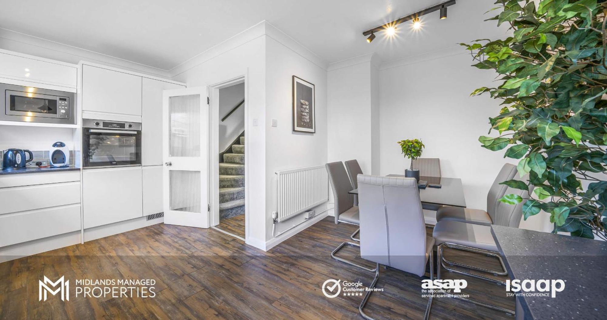 Modern Greenfield Townhouse: Edge Retreat Peterborough