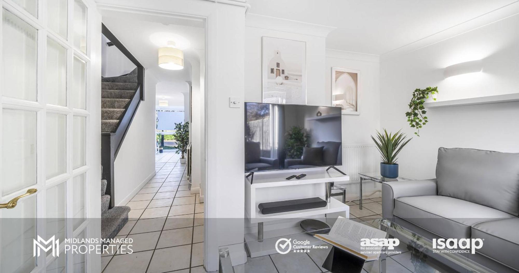 Apartment Modern Greenfield Townhouse: Edge Retreat Peterborough