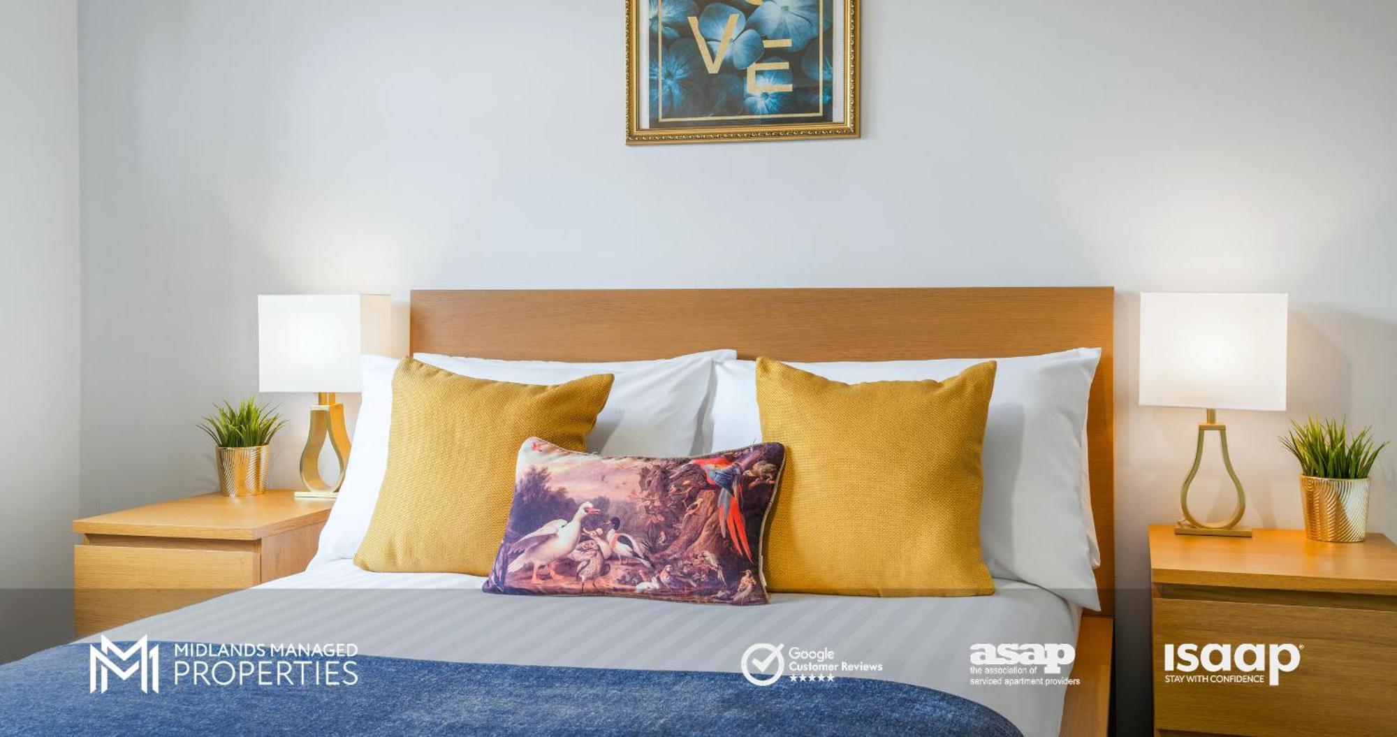 Modern Centre Apartment. Private Entrance, Garden, Parking, Garage, Quiet Neighbourhood
