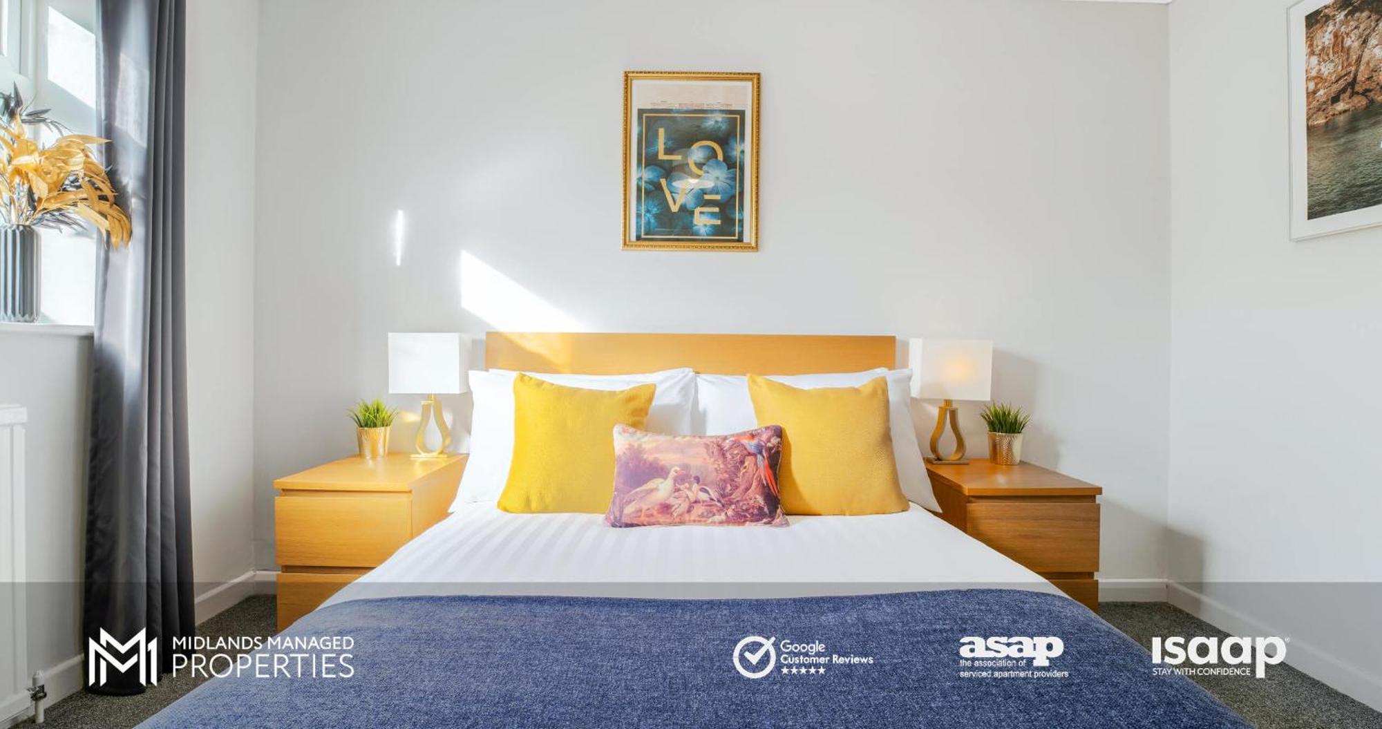Modern Centre Apartment. Private Entrance, Garden, Parking, Garage, Quiet Neighbourhood Apartment Peterborough