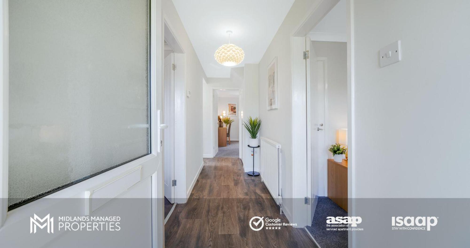Apartment Modern Centre Apartment. Private Entrance, Garden, Parking, Garage, Quiet Neighbourhood Peterborough
