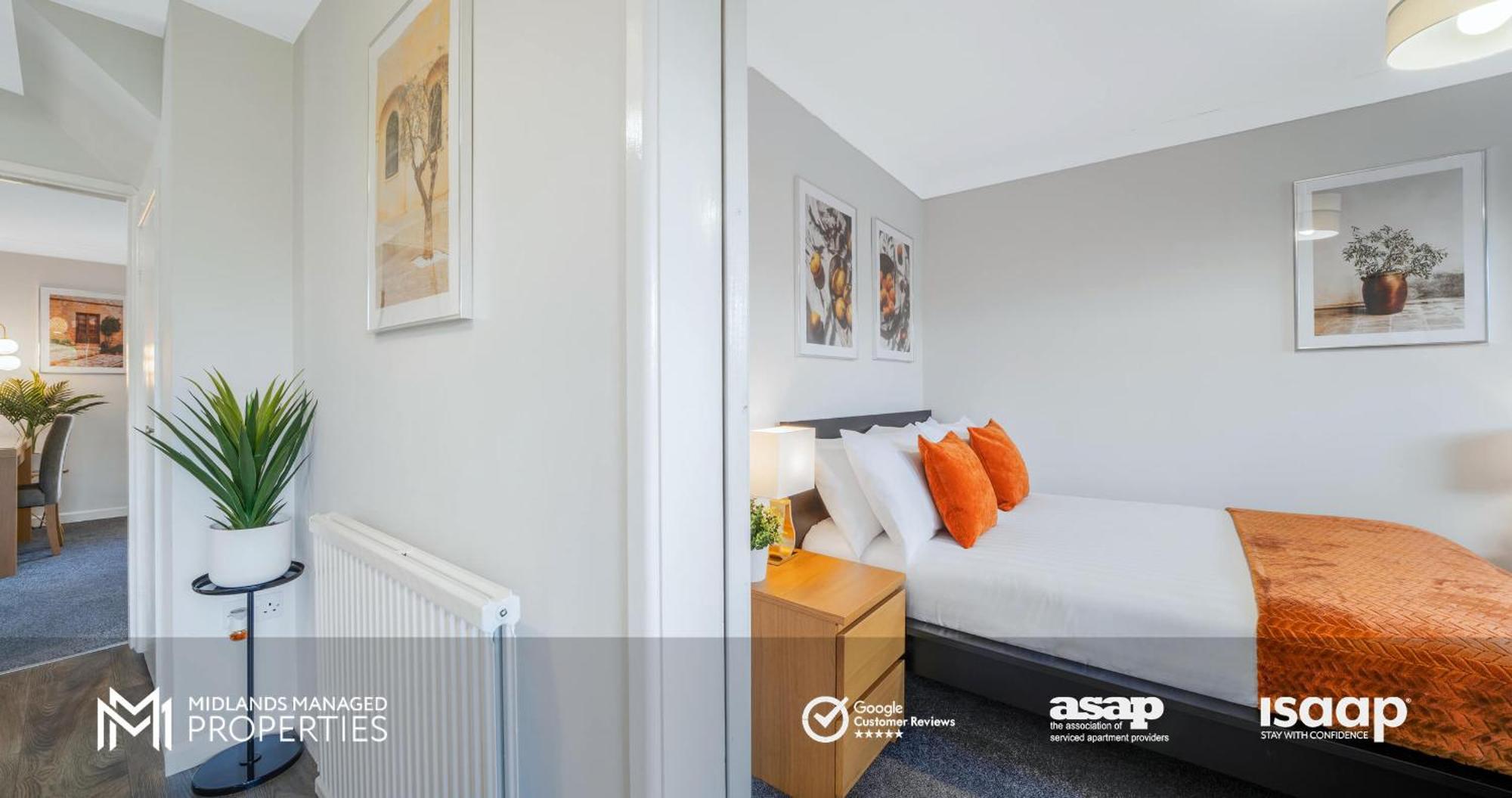 Modern Centre Apartment. Private Entrance, Garden, Parking, Garage, Quiet Neighbourhood * Peterborough