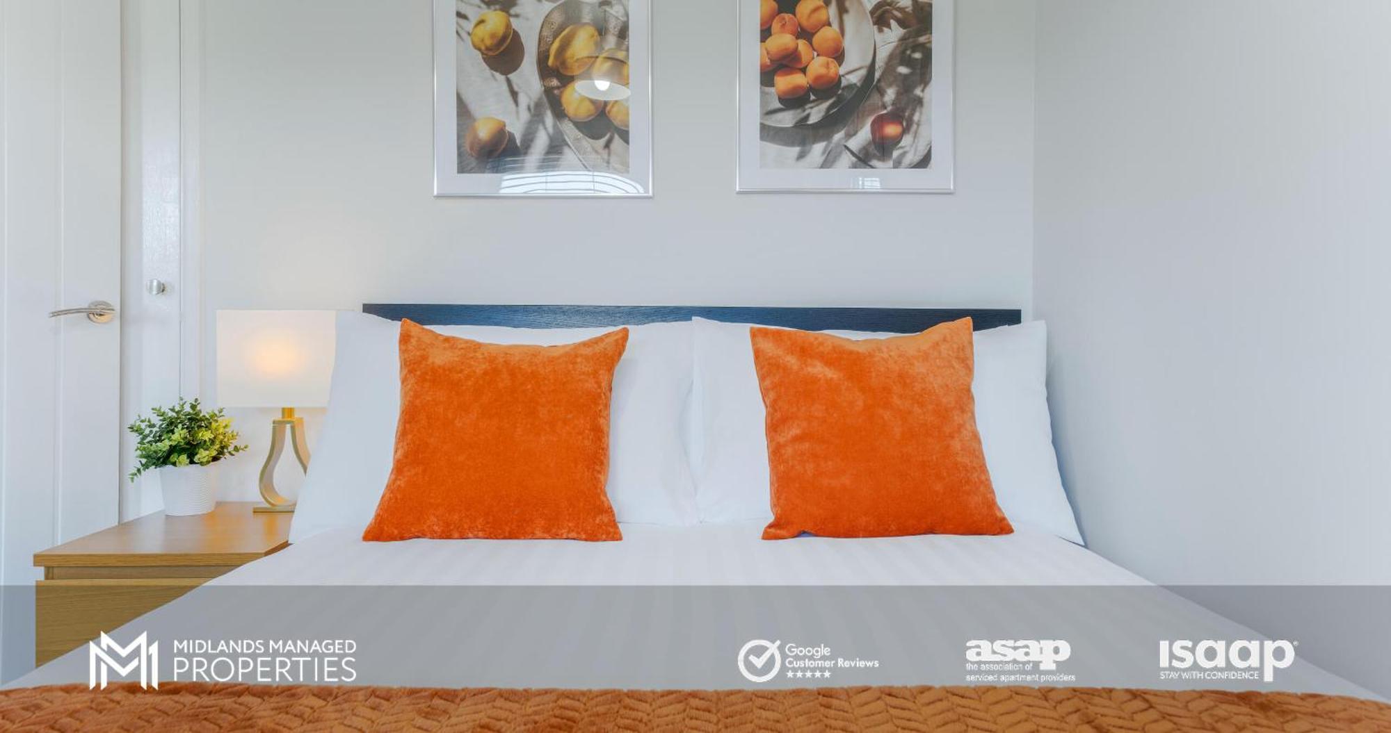 Apartment Modern Centre Apartment. Private Entrance, Garden, Parking, Garage, Quiet Neighbourhood