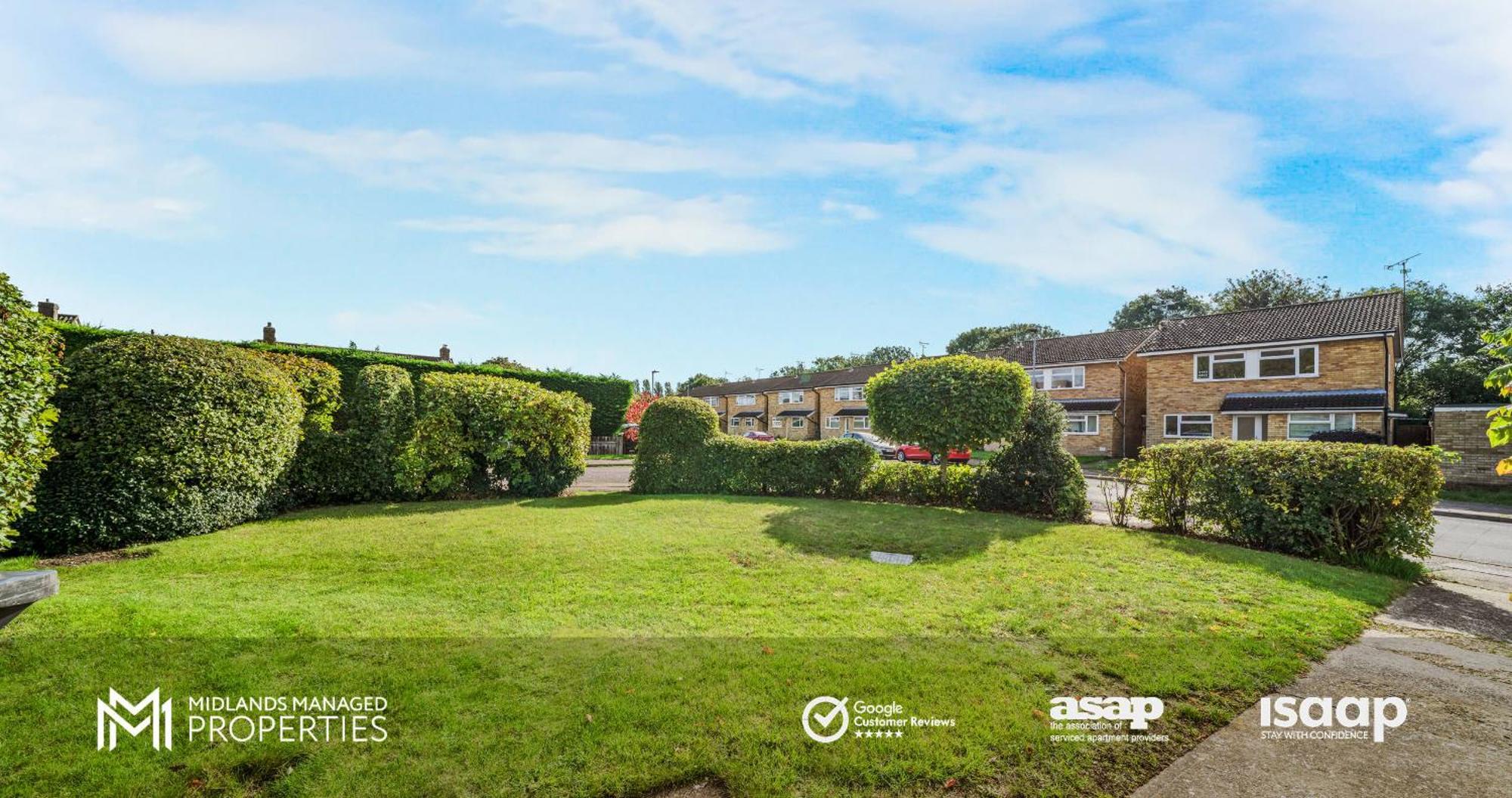 Modern Centre Apartment. Private Entrance, Garden, Parking, Garage, Quiet Neighbourhood Apartment Peterborough