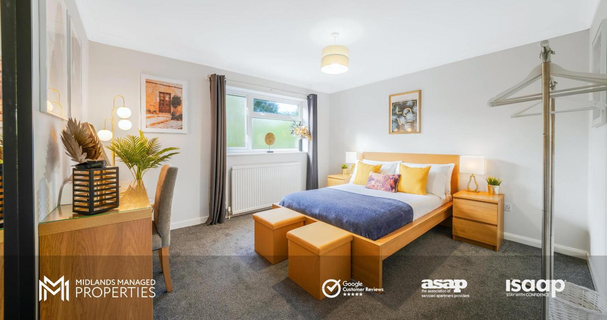 Modern Centre Apartment. Private Entrance, Garden, Parking, Garage, Quiet Neighbourhood