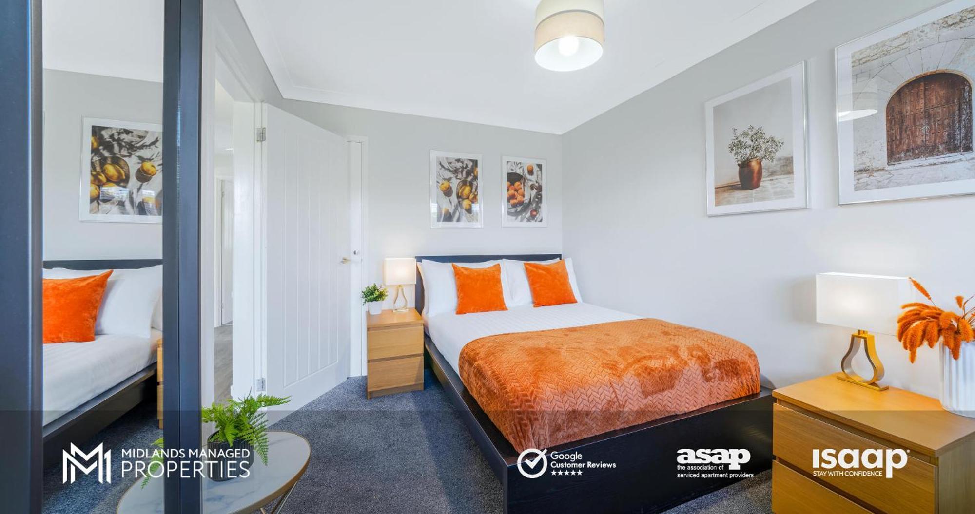 Apartment Modern Centre Apartment. Private Entrance, Garden, Parking, Garage, Quiet Neighbourhood