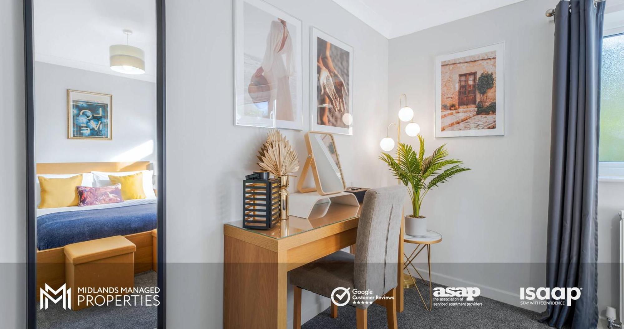 Modern Centre Apartment. Private Entrance, Garden, Parking, Garage, Quiet Neighbourhood
