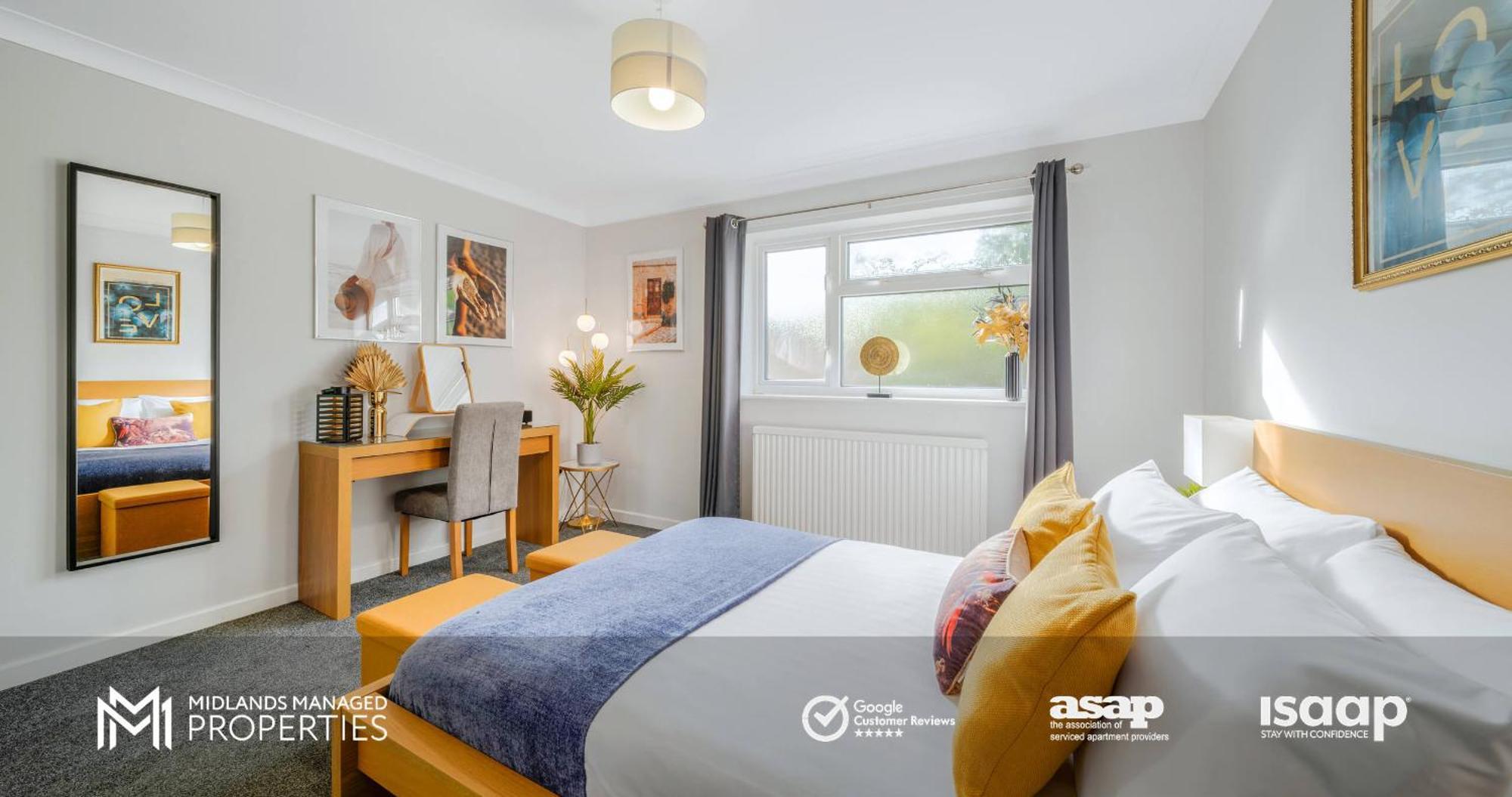 Modern Centre Apartment. Private Entrance, Garden, Parking, Garage, Quiet Neighbourhood Apartment *