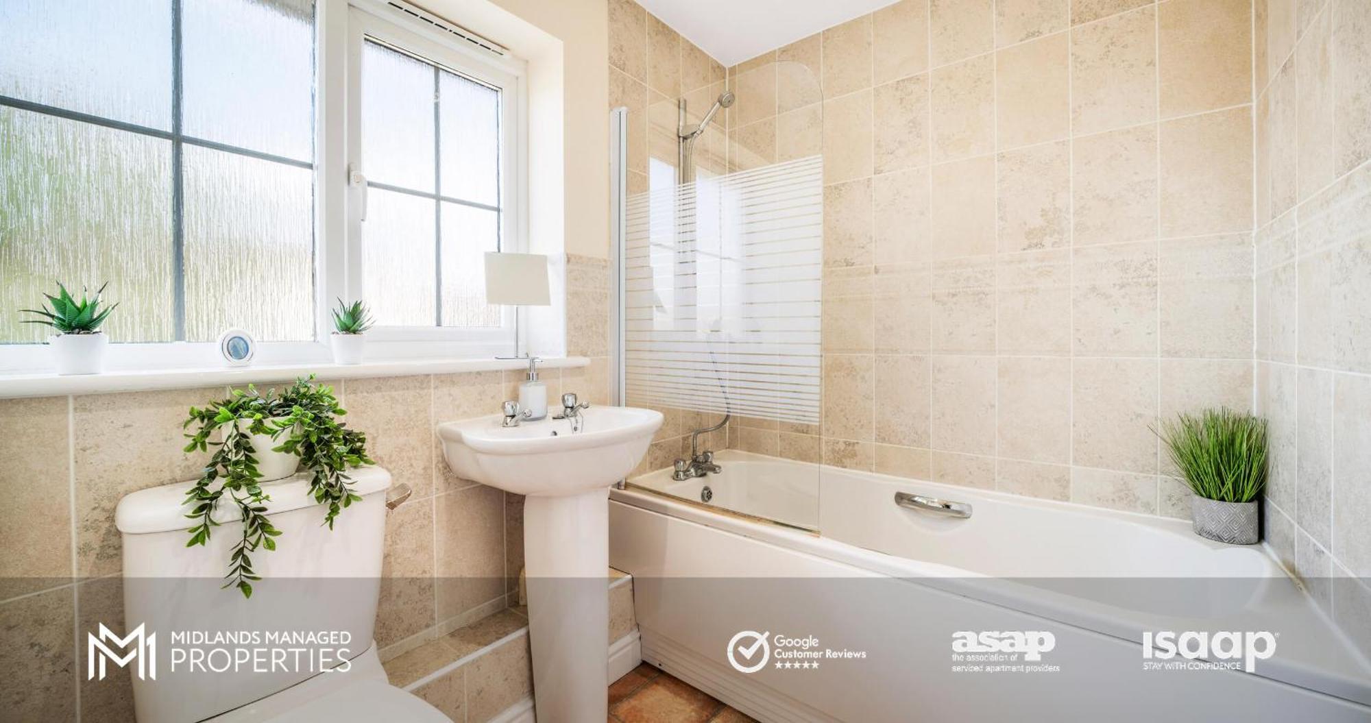 Spacious 5 Double Bedroom Family With 2 Bathrooms Wc Includes Driveway Parking And Extended Lounge And Dining Private Rear Garden In A Great Location * Peterborough