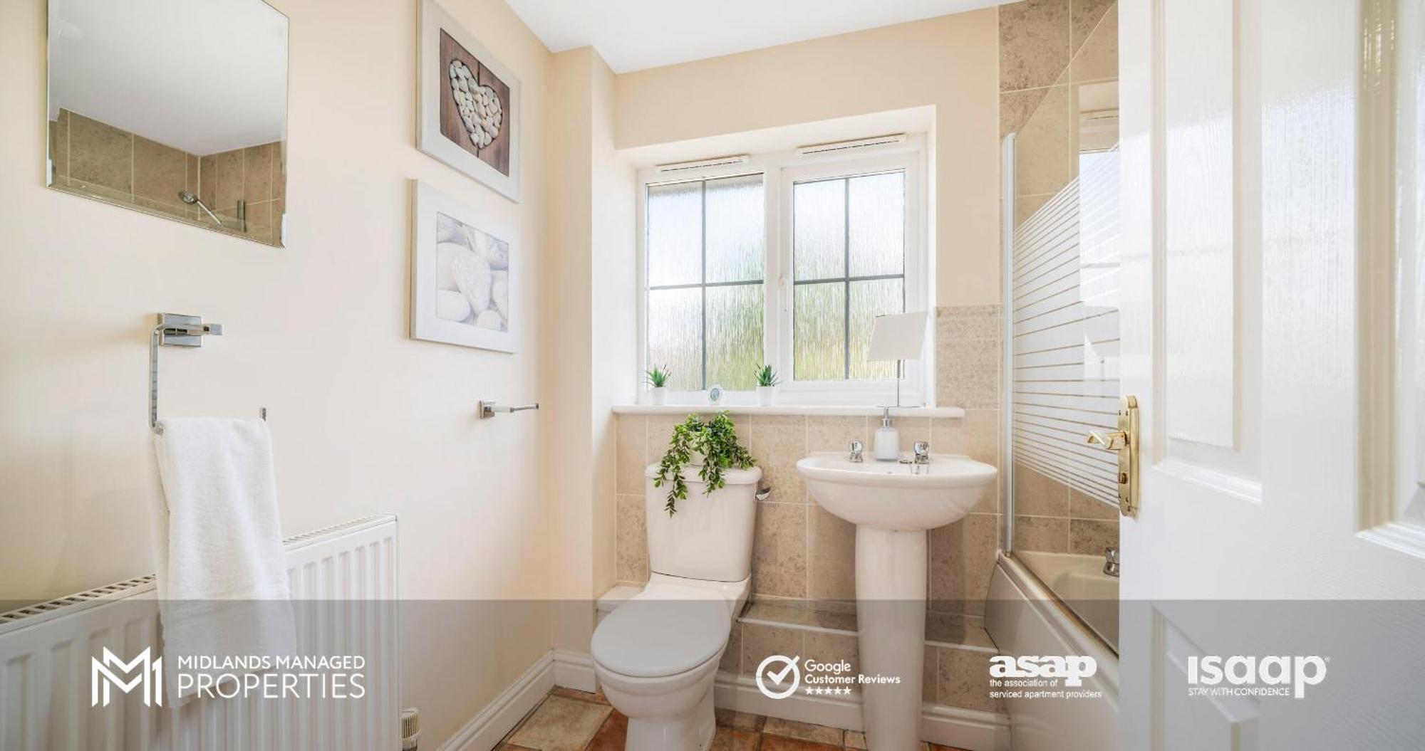 Spacious 5 Double Bedroom Family With 2 Bathrooms Wc Includes Driveway Parking And Extended Lounge And Dining Private Rear Garden In A Great Location *