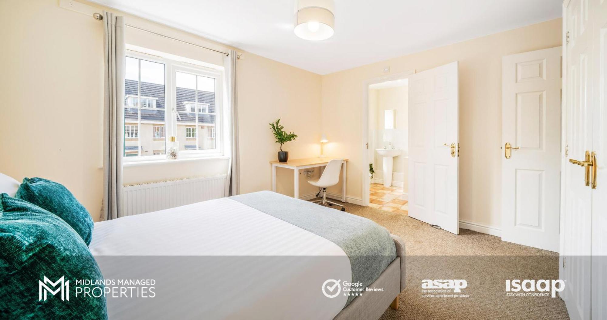 Spacious 5 Double Bedroom Family With 2 Bathrooms Wc Includes Driveway Parking And Extended Lounge And Dining Private Rear Garden In A Great Location Apartment