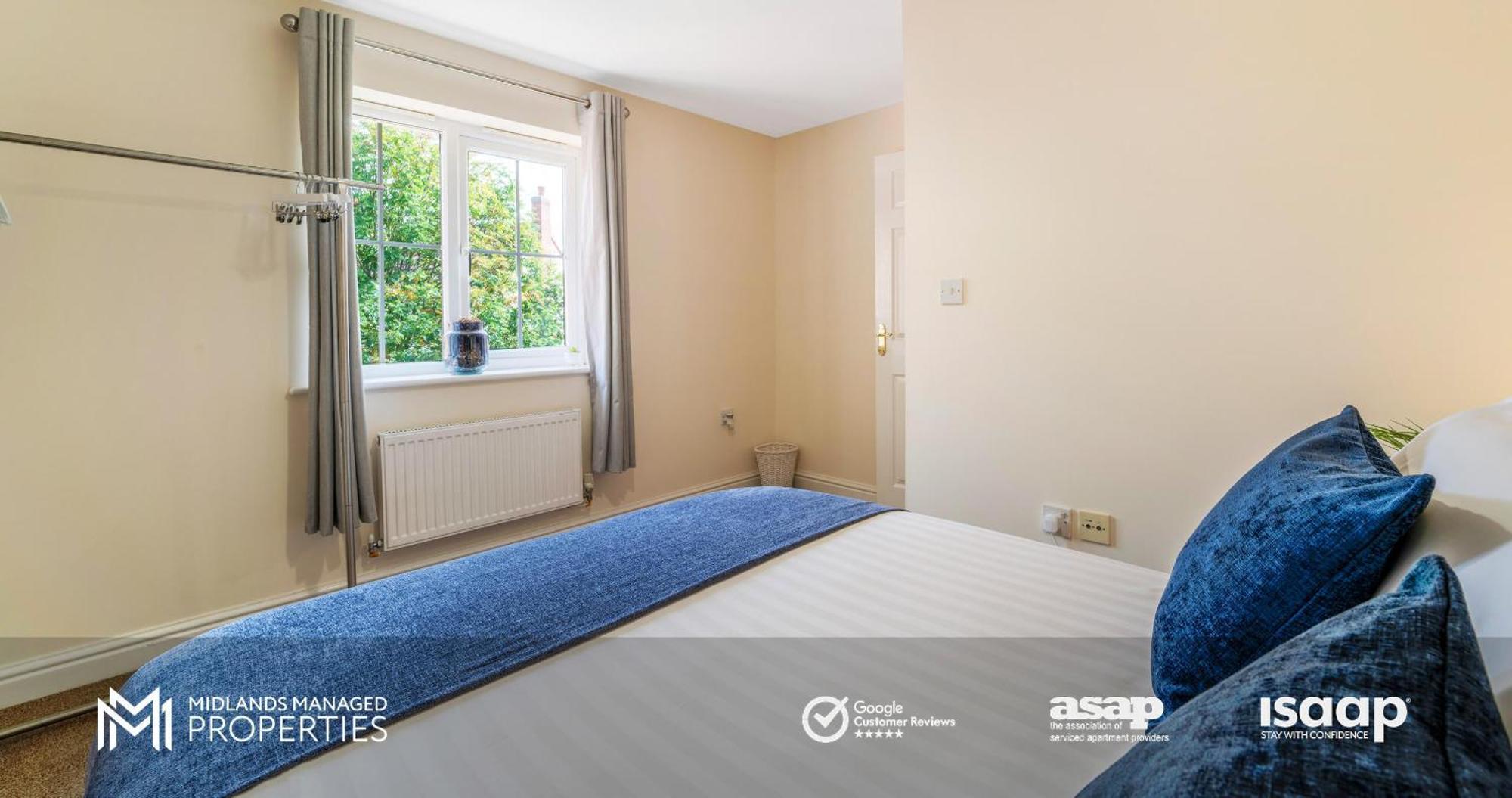 Spacious 5 Double Bedroom Family With 2 Bathrooms Wc Includes Driveway Parking And Extended Lounge And Dining Private Rear Garden In A Great Location Apartment Peterborough