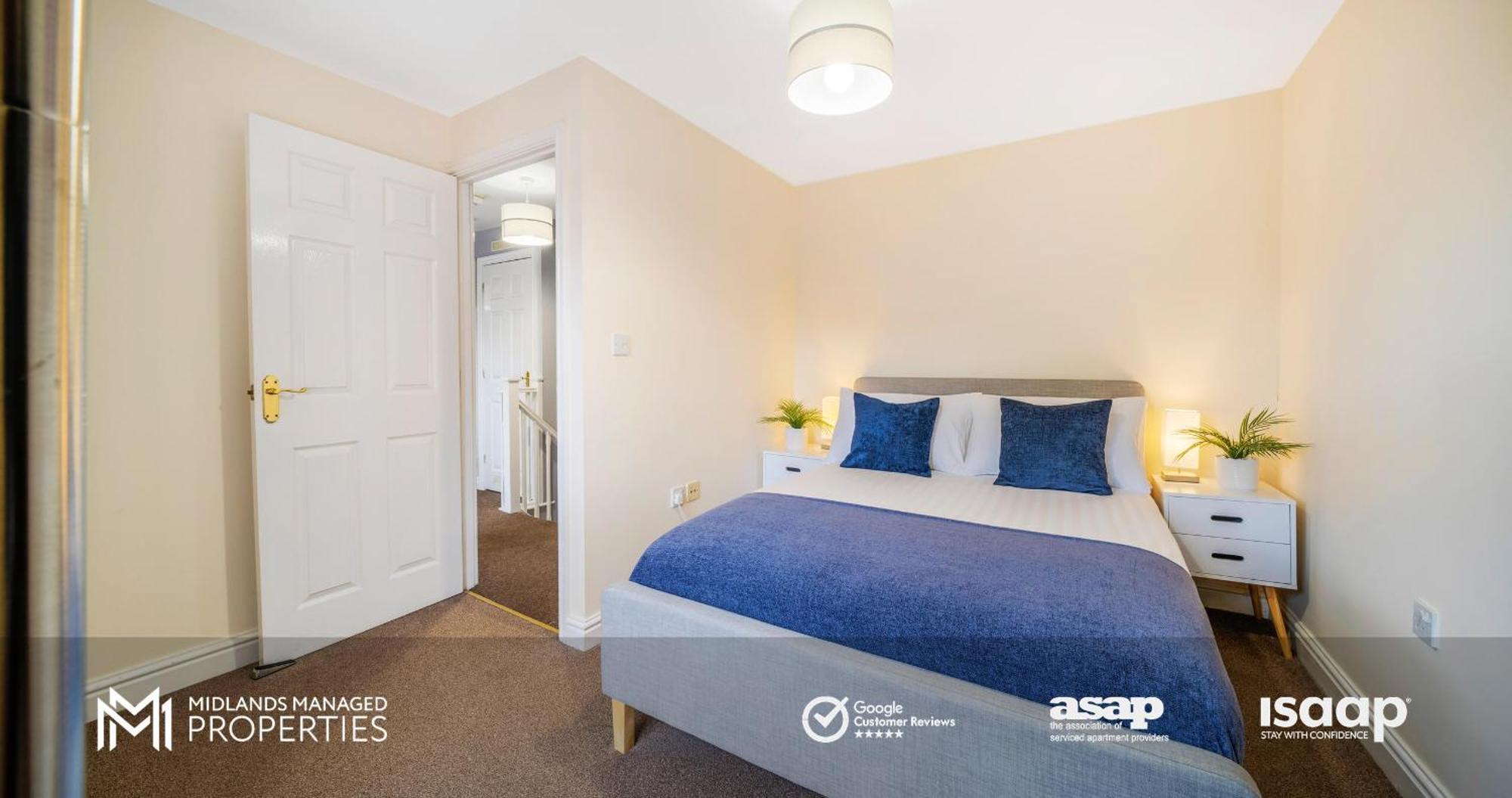 Spacious 5 Double Bedroom Family With 2 Bathrooms Wc Includes Driveway Parking And Extended Lounge And Dining Private Rear Garden In A Great Location *