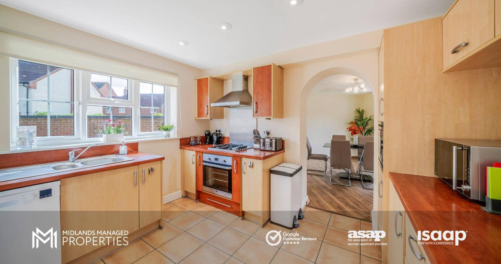 Spacious 5 Double Bedroom Family With 2 Bathrooms Wc Includes Driveway Parking And Extended Lounge And Dining Private Rear Garden In A Great Location Peterborough