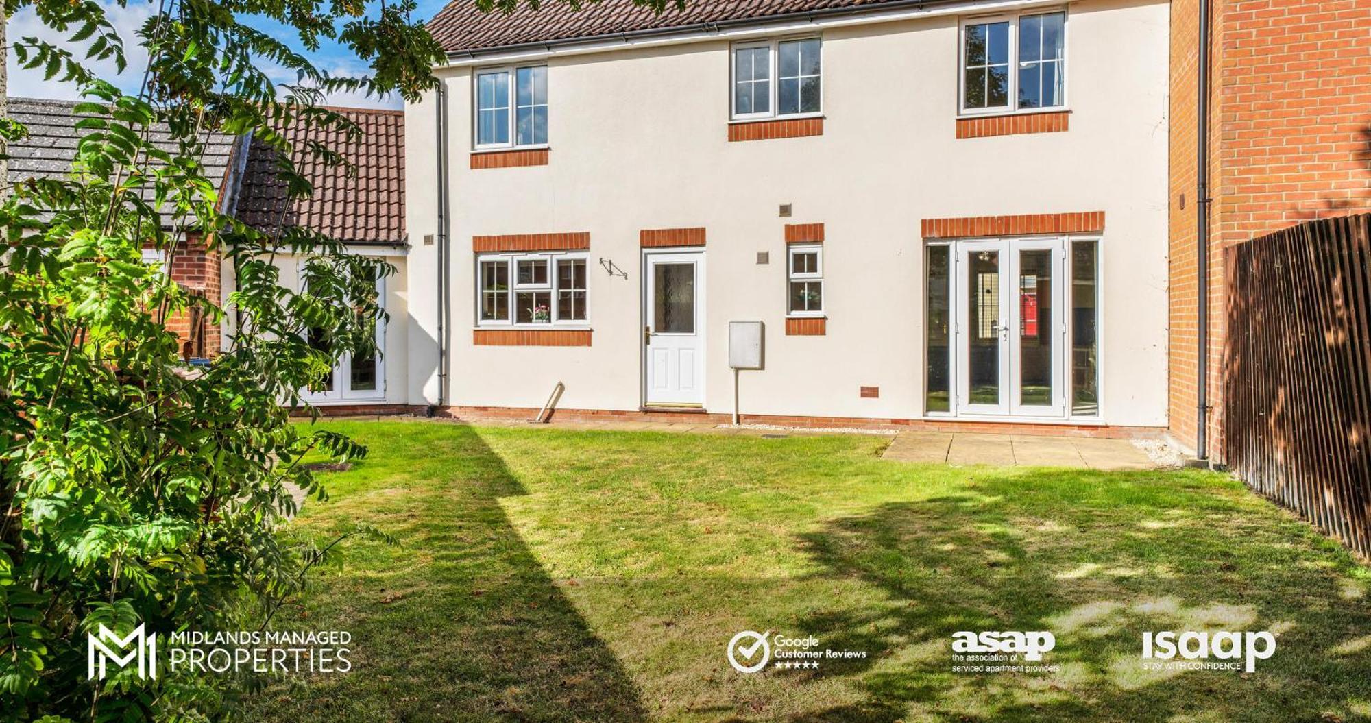 Apartment Spacious 5 Double Bedroom Family With 2 Bathrooms Wc Includes Driveway Parking And Extended Lounge And Dining Private Rear Garden In A Great Location *