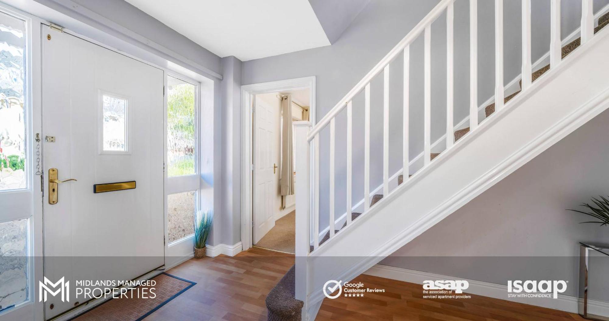 Spacious 5 Double Bedroom Family With 2 Bathrooms Wc Includes Driveway Parking And Extended Lounge And Dining Private Rear Garden In A Great Location Apartment
