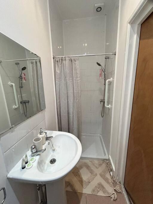 Tranquil Relaxing 2 Bed In Apartment *