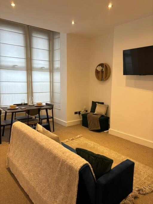 Tranquil Relaxing 2 Bed In Peterborough