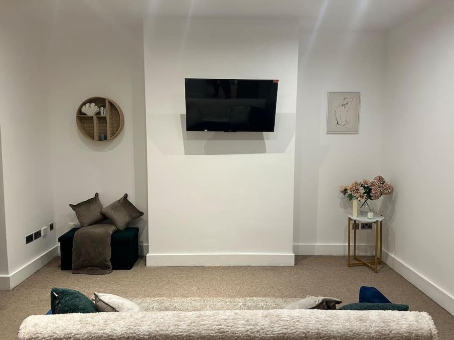 Tranquil Relaxing 2 Bed In Apartment Peterborough