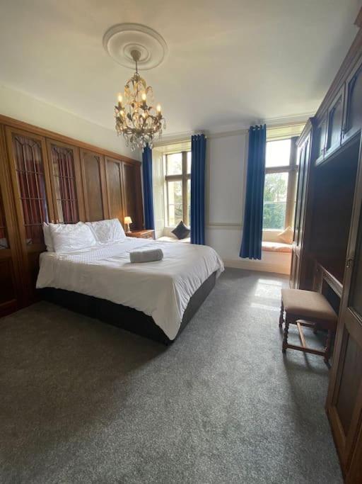 Russell Hill Manor Villa