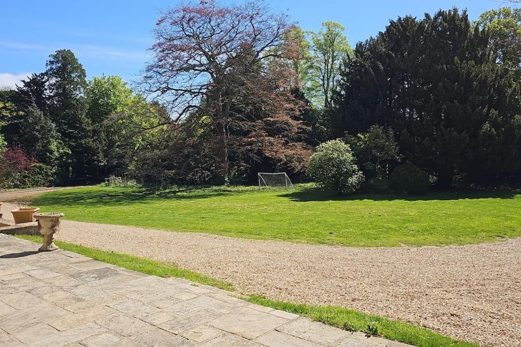 Villa Russell Hill Manor