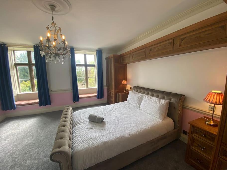 Russell Hill Manor Villa *