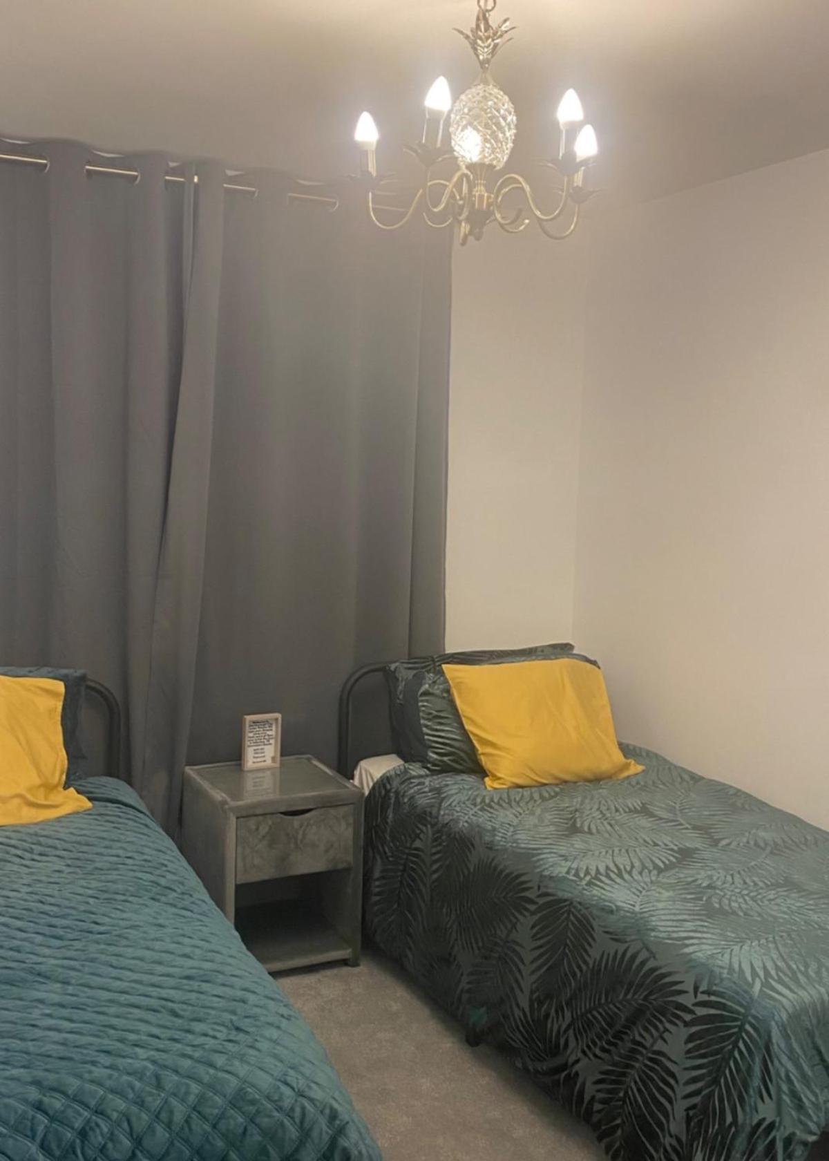 Center: Modern 2-bedroom With Parking Apartment Peterborough