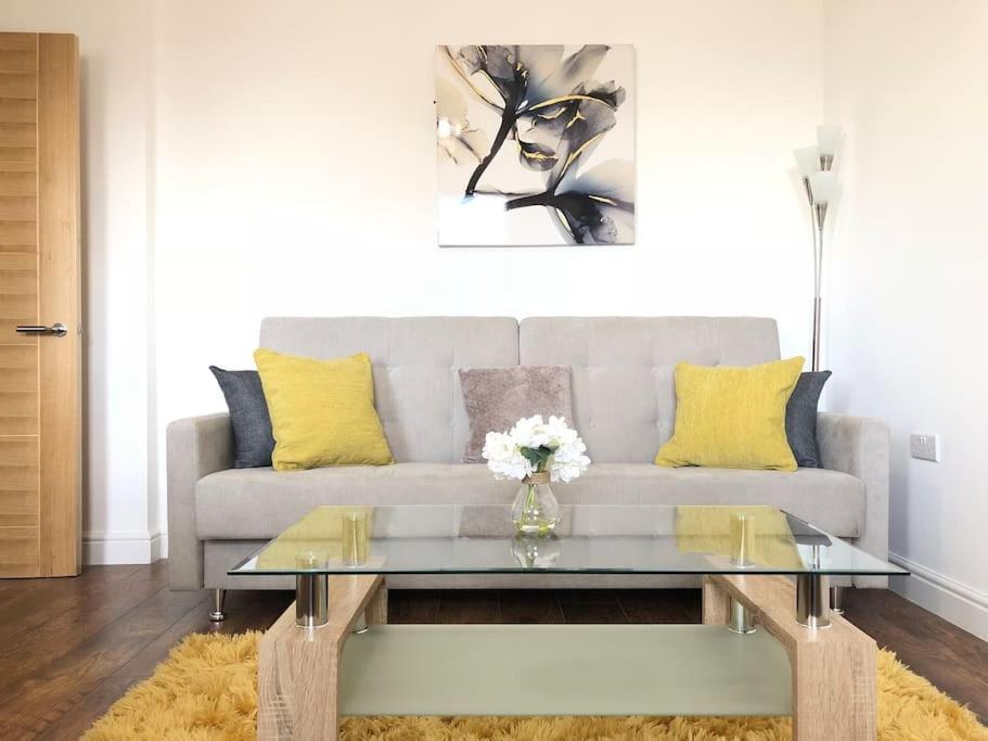 City By Elegance Living Apartment