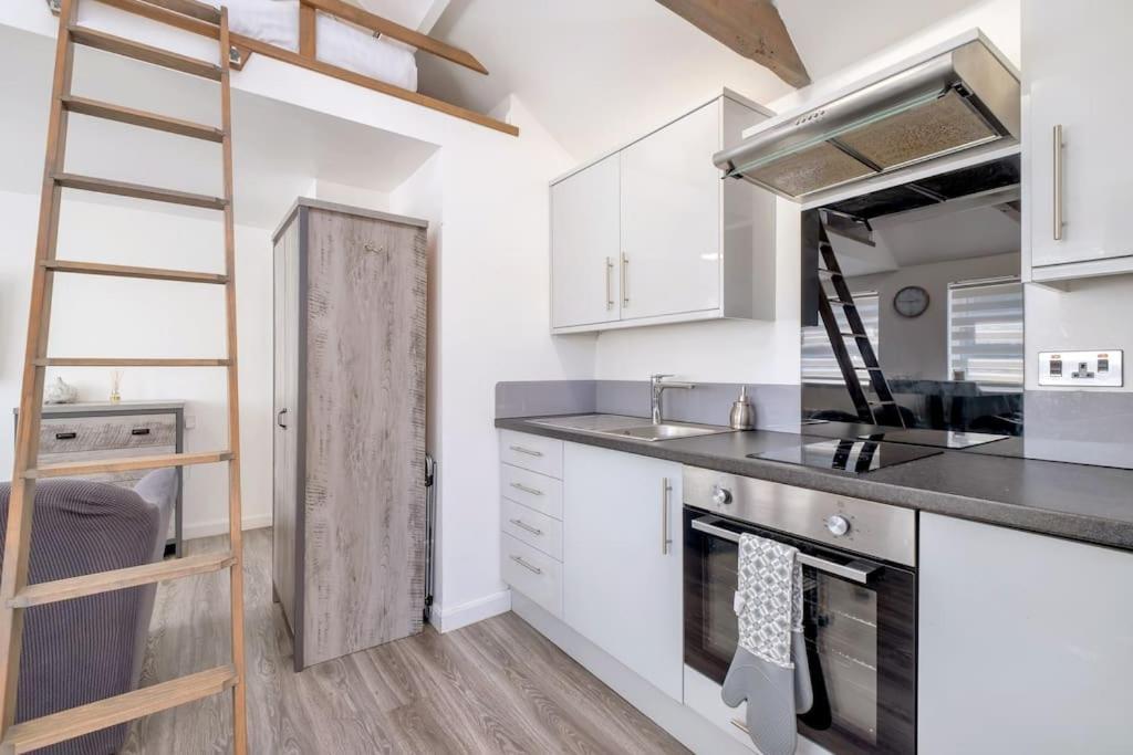 Small And Cosy Entire House In * Peterborough