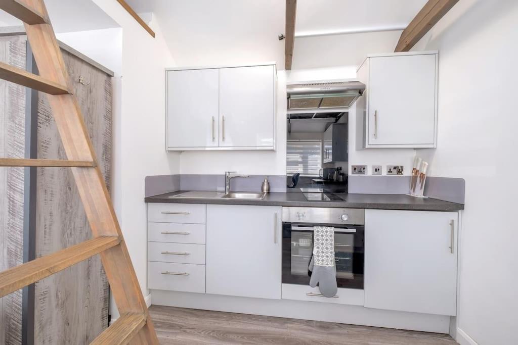 Small And Cosy Entire House In Apartment Peterborough