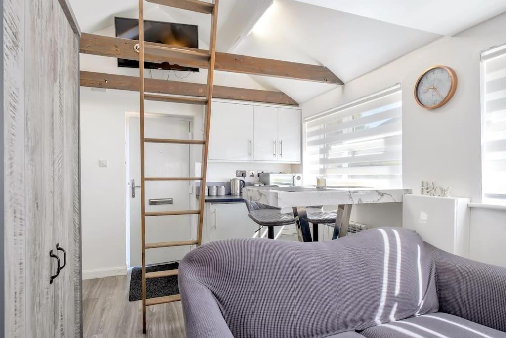 Apartment Small And Cosy Entire House In