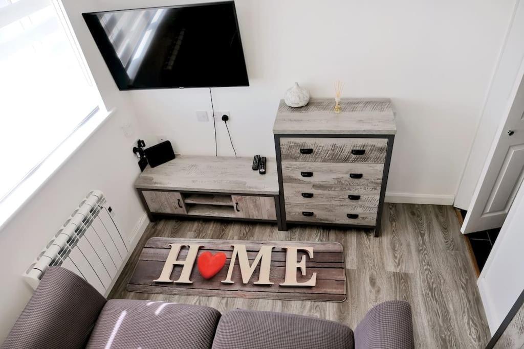 Small And Cosy Entire House In Apartment Peterborough