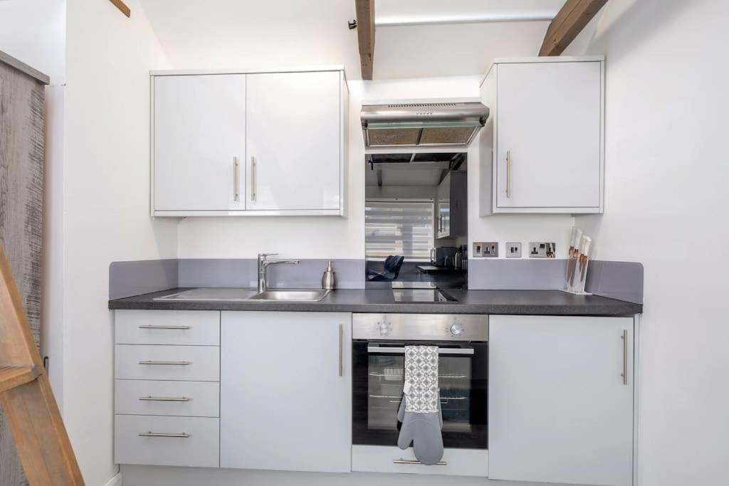 Small And Cosy Entire House In