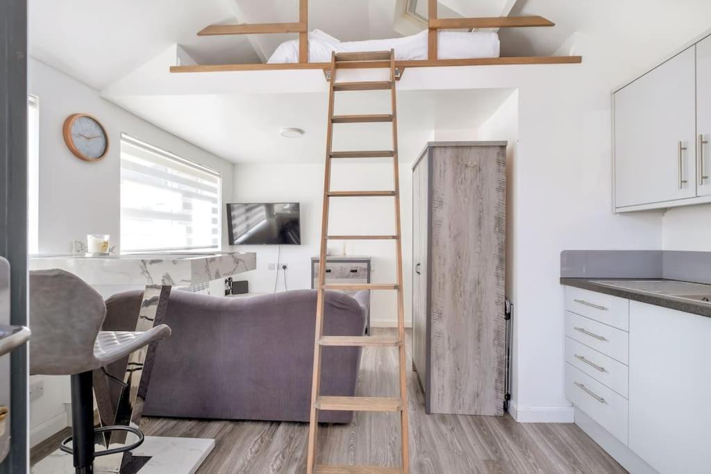 Small And Cosy Entire House In *