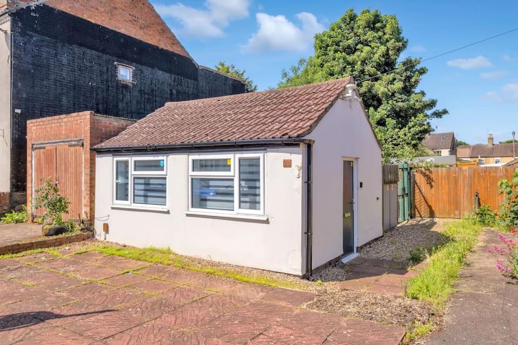 Small And Cosy Entire House In Peterborough