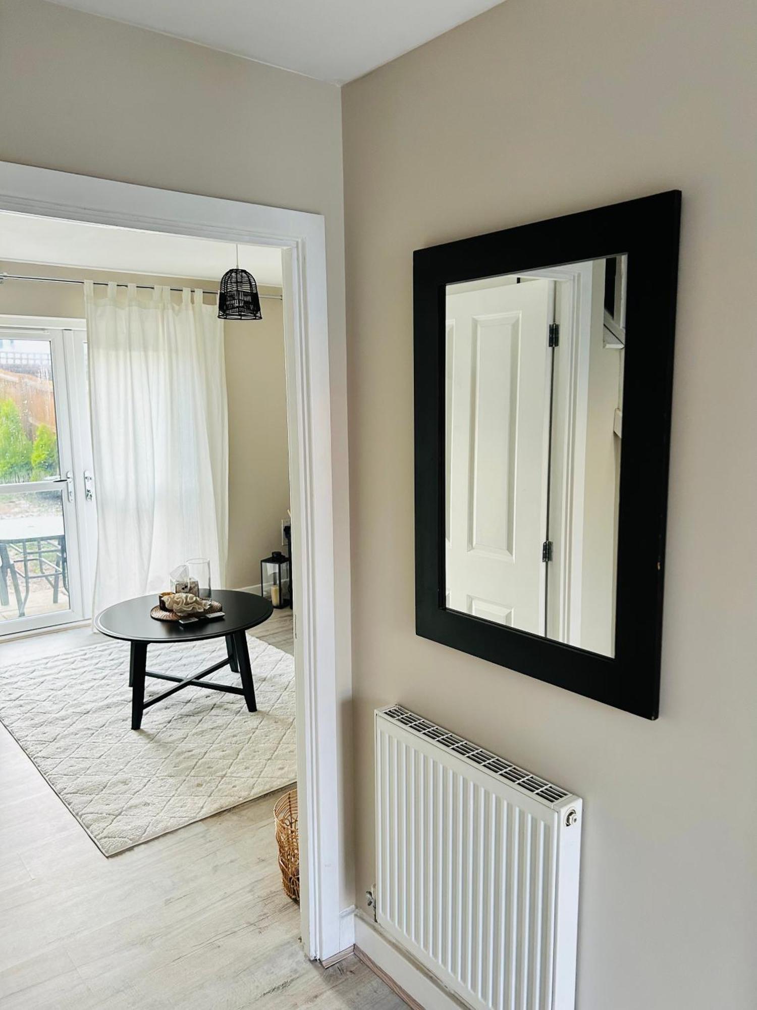 Modern, Spacious House Near Town Holiday home Peterborough