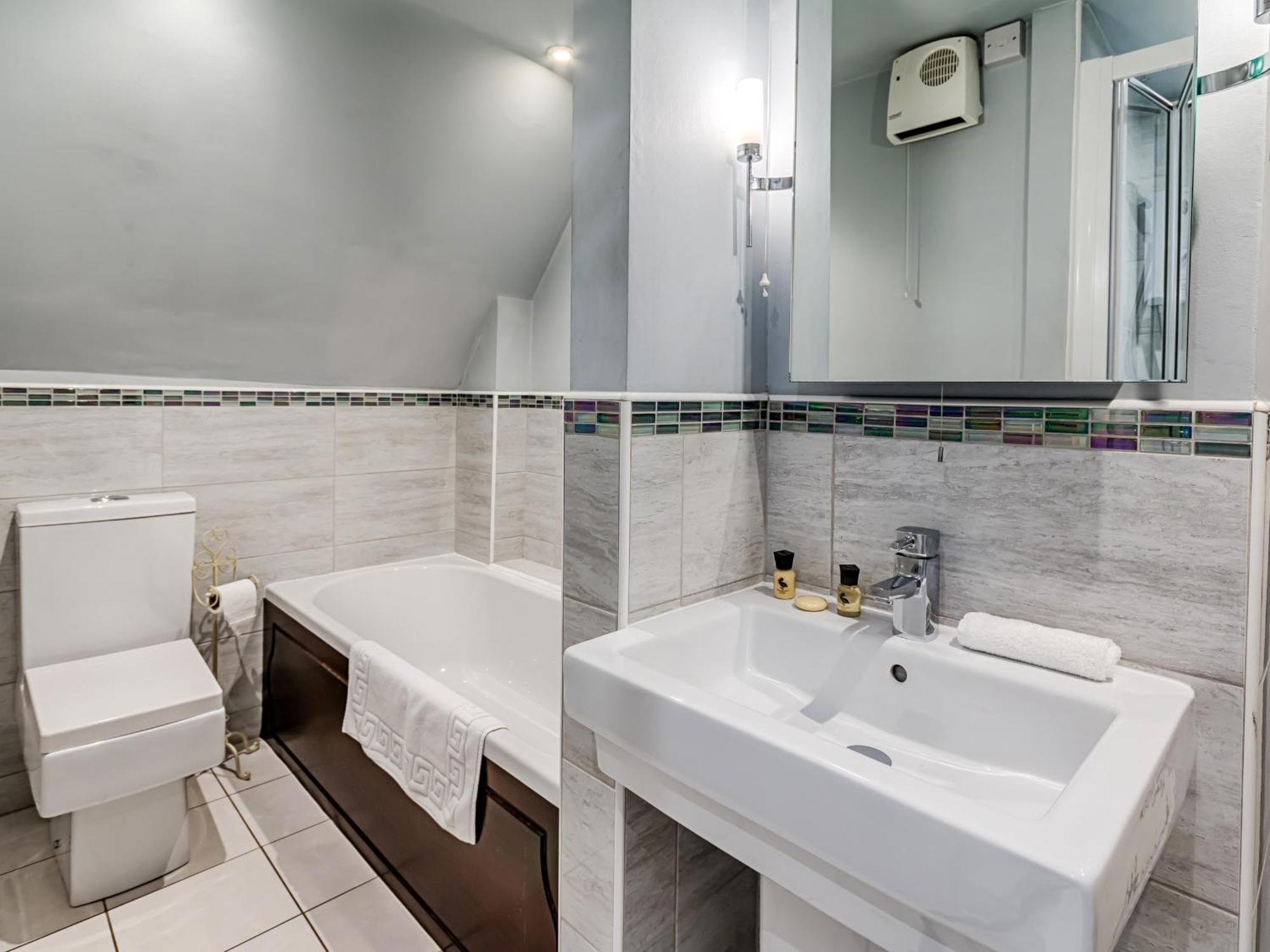 The Crown Inn 5*