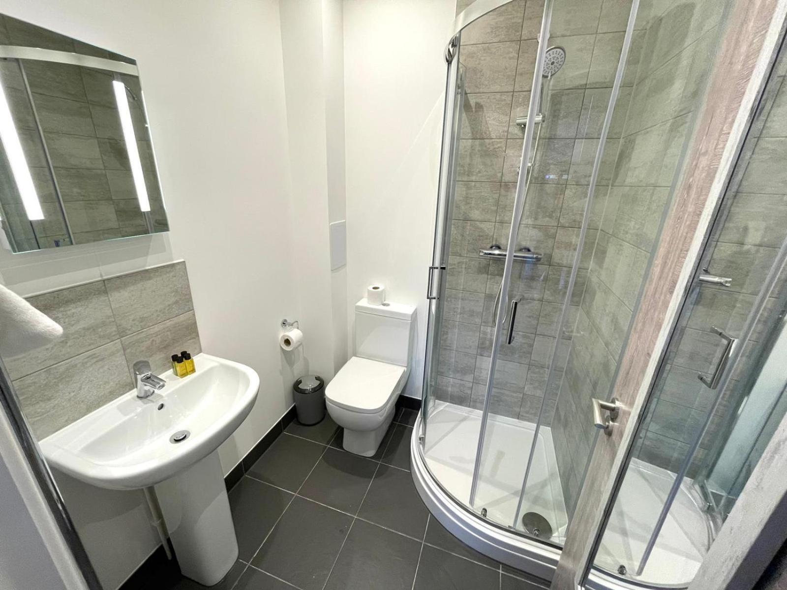 Opp - High End 2 Bed 2 With Secure Parking! Big Savings Booking 4 Nights Or More! Apartment
