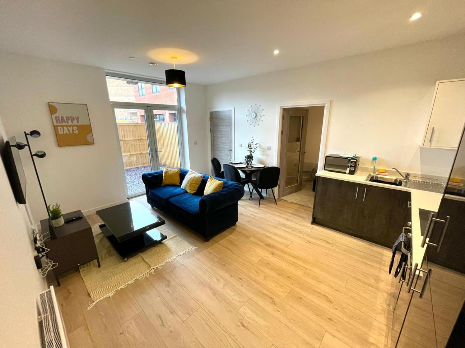 Opp - High End 2 Bed 2 With Secure Parking! Big Savings Booking 4 Nights Or More! Apartment