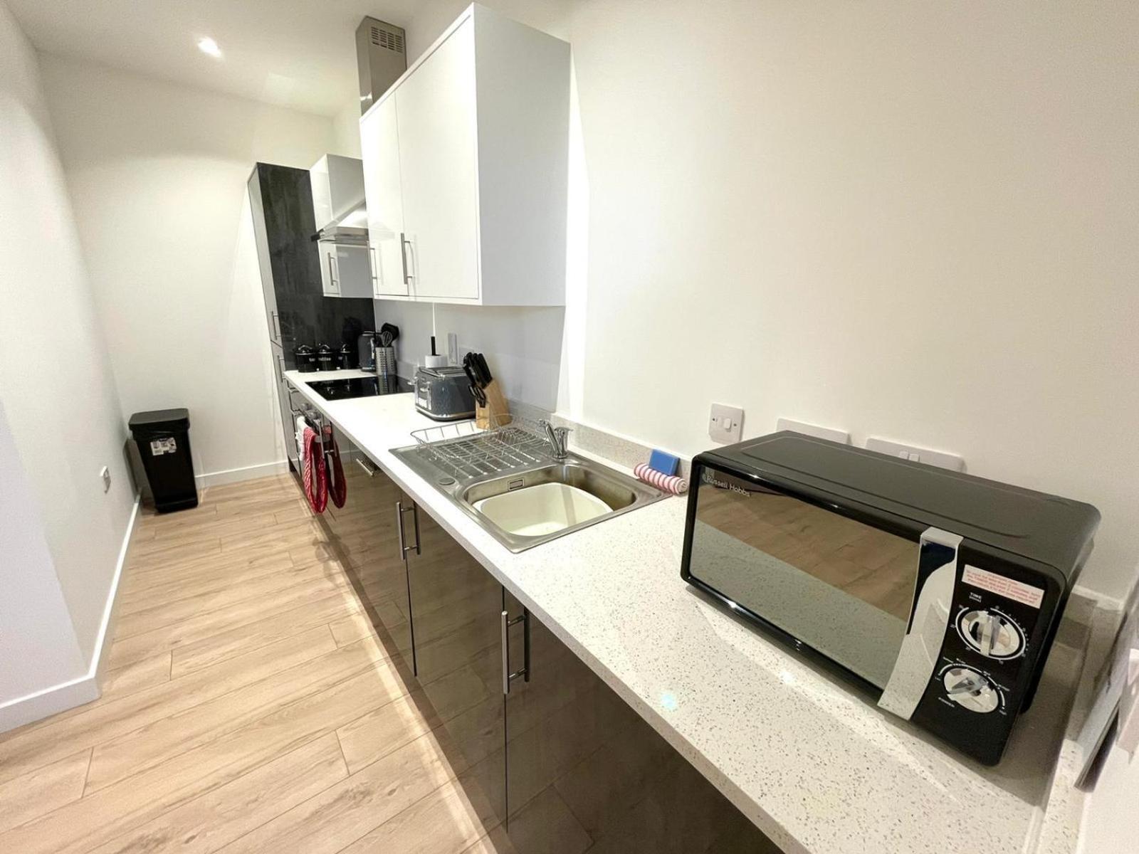 Opp - High End 2 Bed 2 With Secure Parking! Big Savings Booking 4 Nights Or More! Apartment *