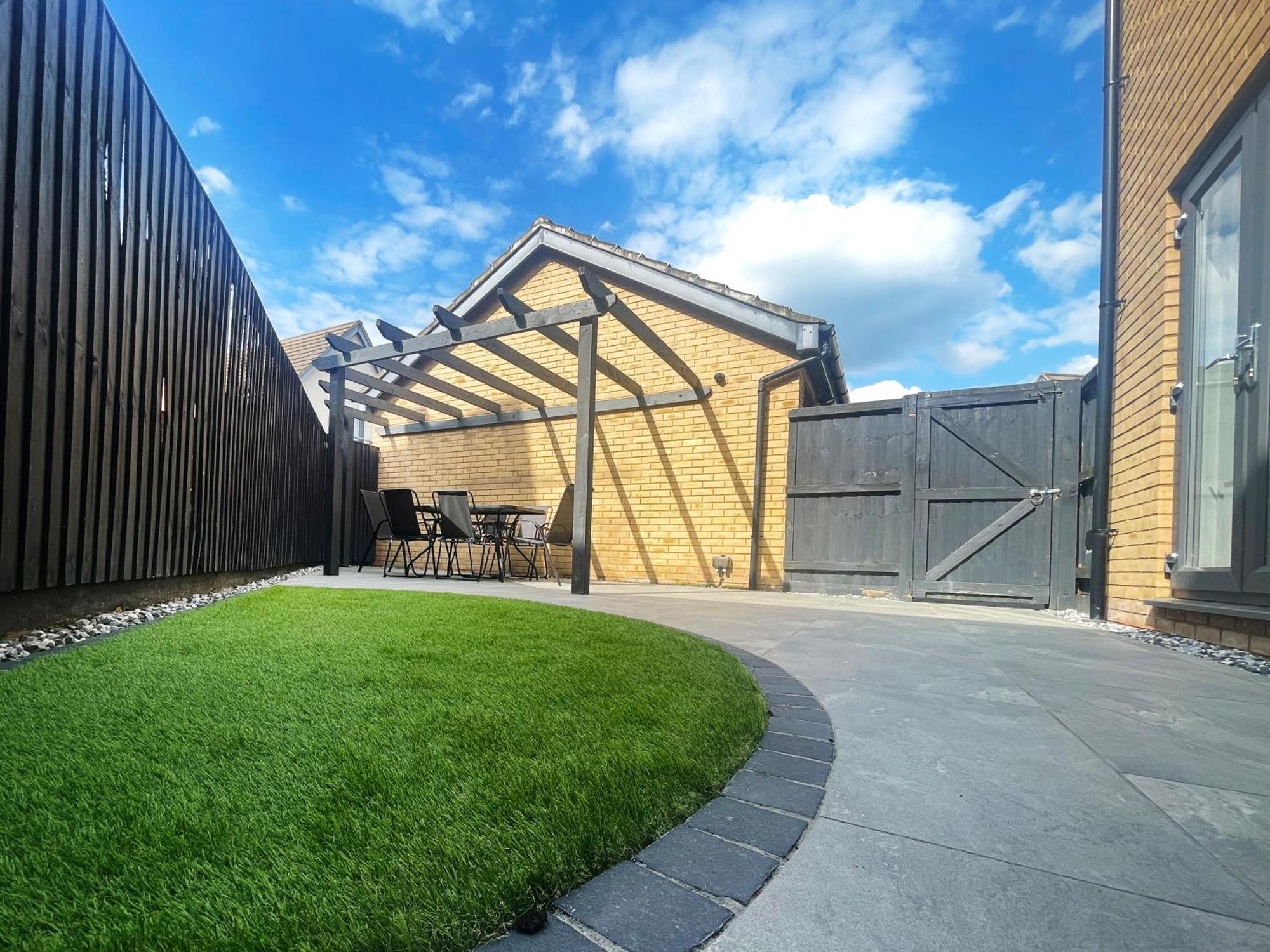 Hampton 3-bedroom Relaxing Escape With Parking Holiday home *