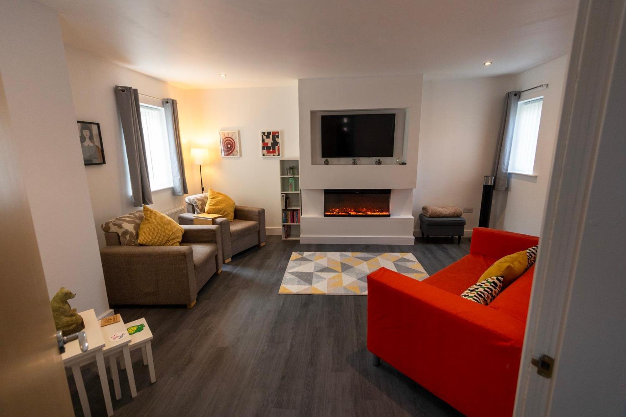 Hampton 3-bedroom Relaxing Escape With Parking